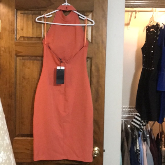 Zara Peach 🍑 halter dress! FIGURE FLATTERING! - Picture 3 of 3